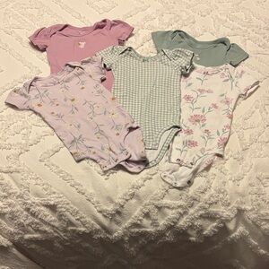 Carter’s onesie bundle. Size 9 months.
